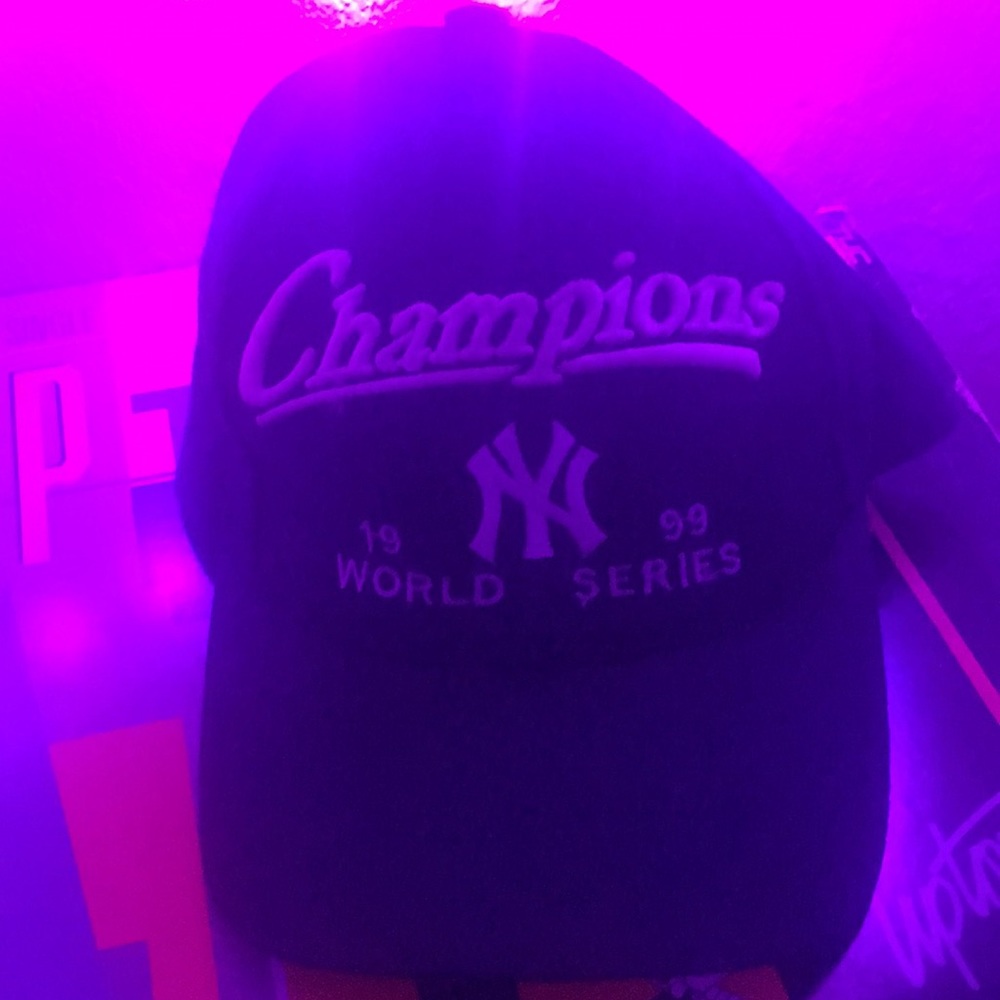 Yankees Cap/SnapBack - Picture 2 of 2